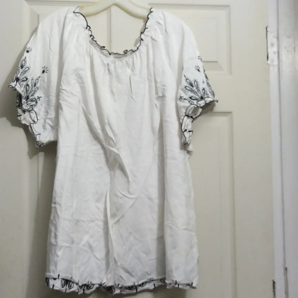Fashion Bug Essentials white with black embroidery Boho blouse size 4x - Picture 5 of 5